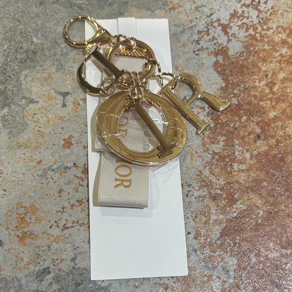 Dior Beauty Gold Keychain - Picture 1 of 1